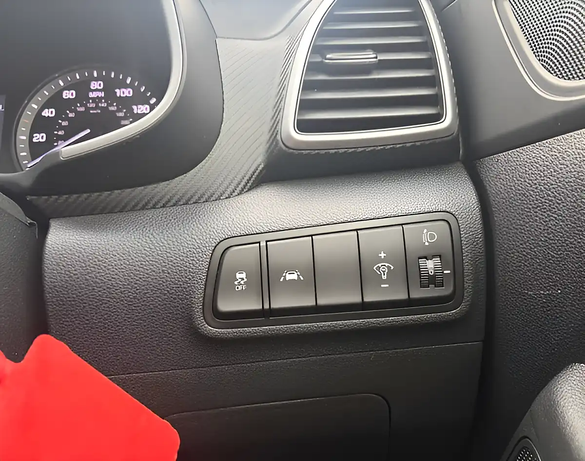 Used 2019 Hyundai Tucson Se Nav Fiery Red - Interior and Exterior details 18