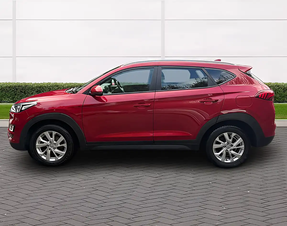 Used 2019 Hyundai Tucson Se Nav Fiery Red - Interior and Exterior details 4