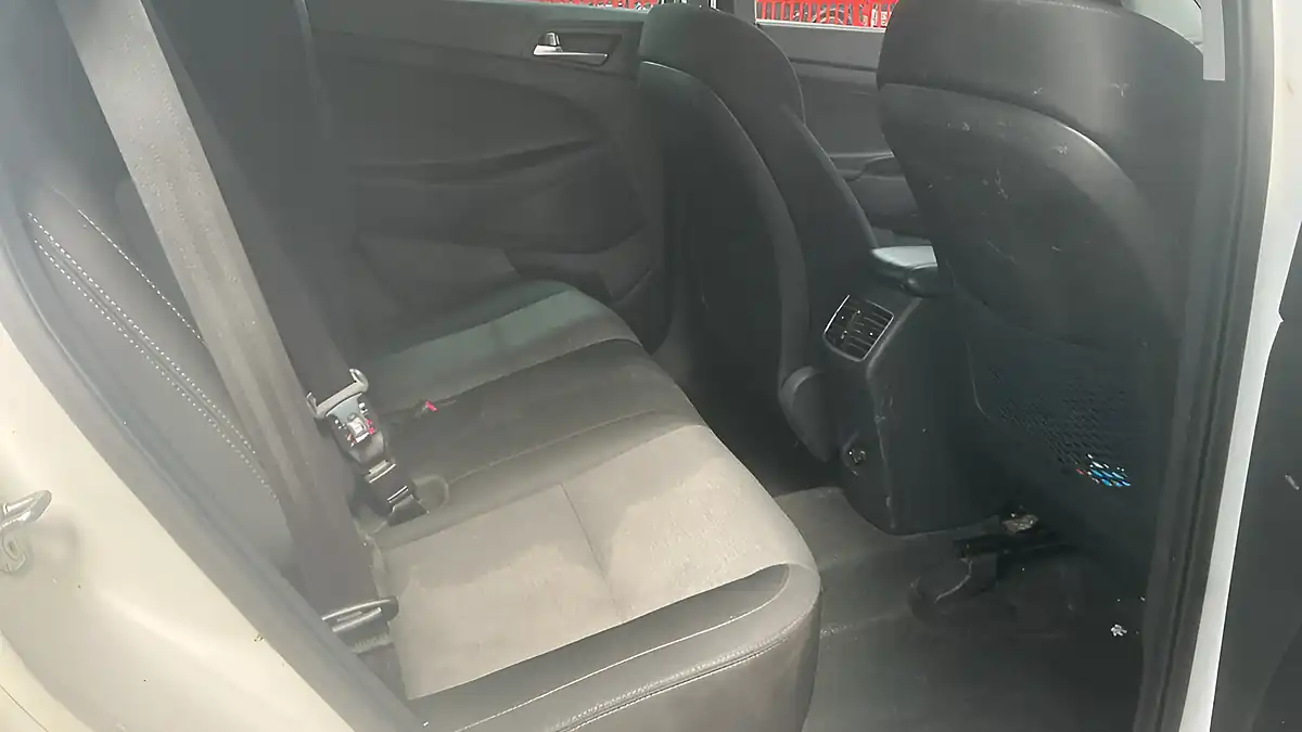 Used 2019 Hyundai Tucson Se Nav White - Interior and Exterior details 10