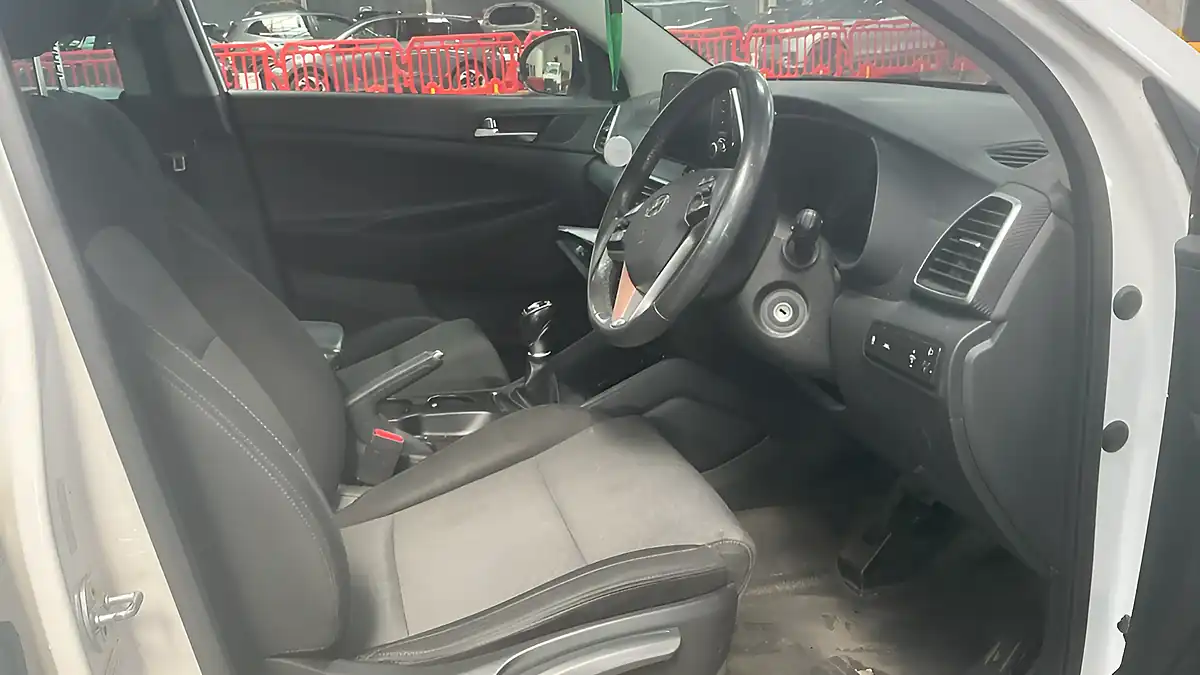 Used 2019 Hyundai Tucson Se Nav White - Interior and Exterior details 11