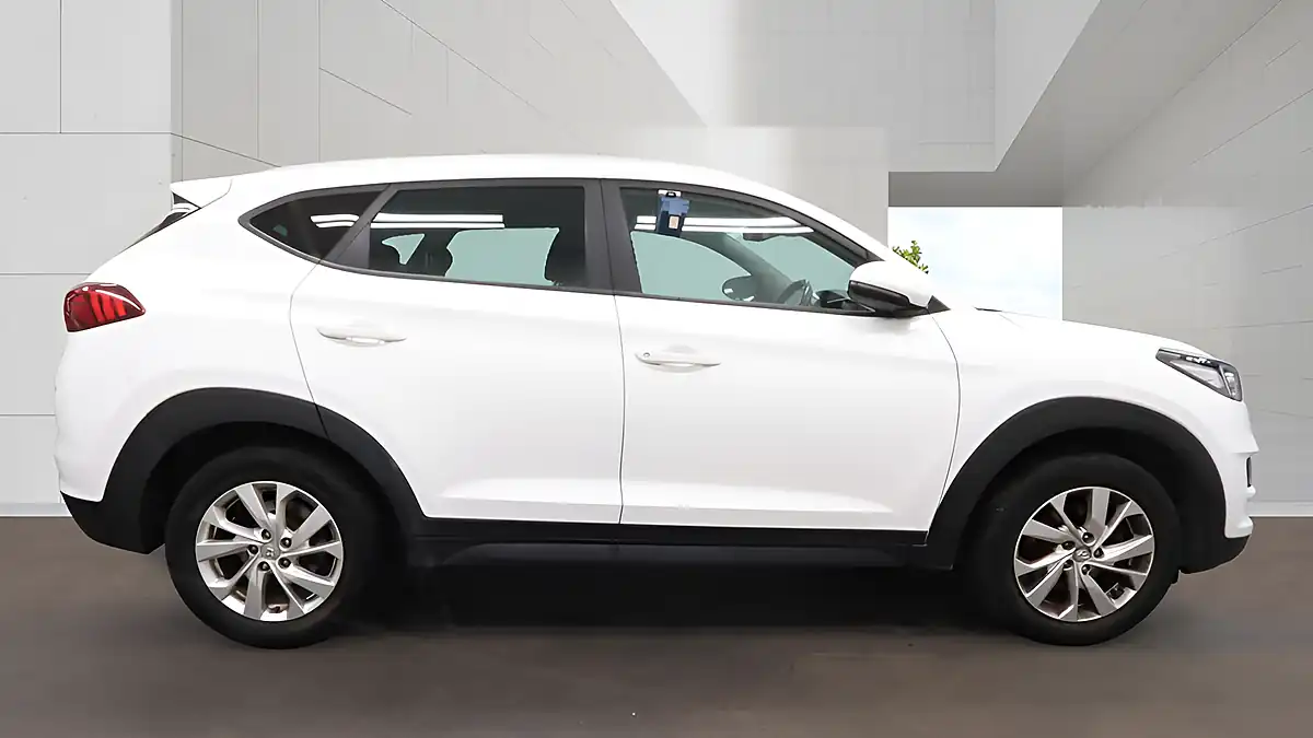 Used 2019 Hyundai Tucson Se Nav White - Interior and Exterior details 5