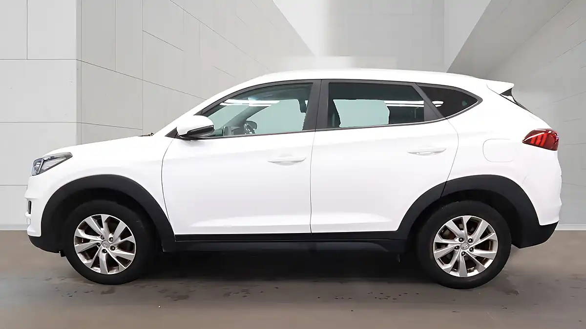 Used 2019 Hyundai Tucson Se Nav White - Interior and Exterior details 6