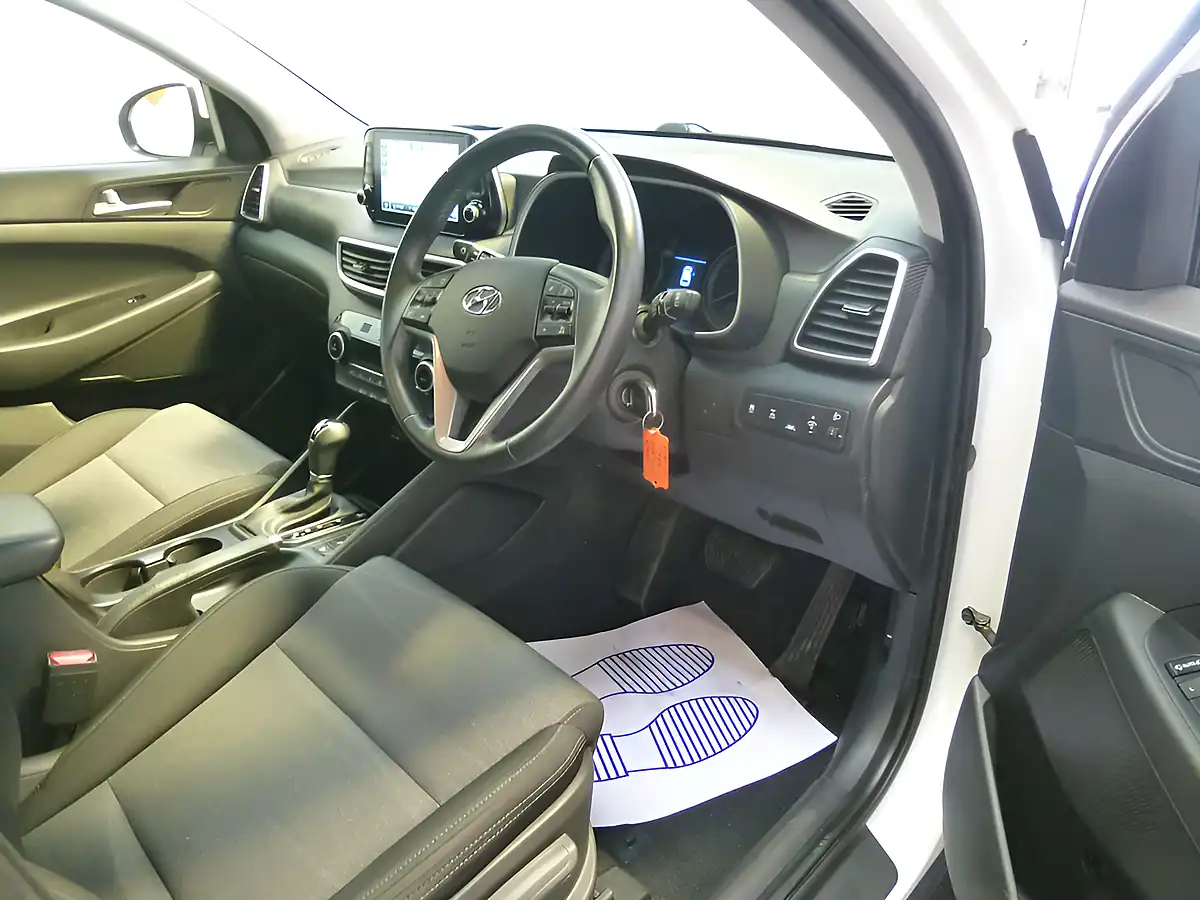 Used 2019 Hyundai Tucson Se Nav White - Interior and Exterior details 12