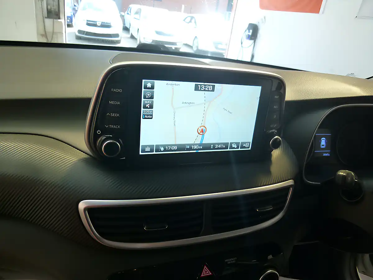Used 2019 Hyundai Tucson Se Nav White - Interior and Exterior details 14