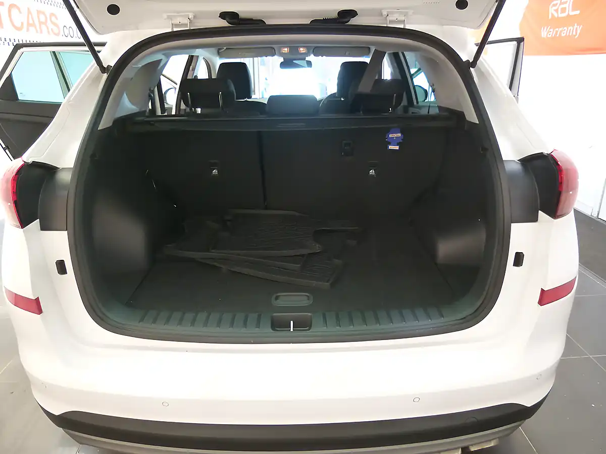 Used 2019 Hyundai Tucson Se Nav White - Interior and Exterior details 17