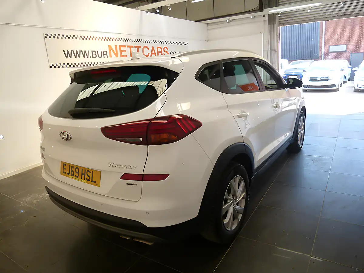 Used 2019 Hyundai Tucson Se Nav White - Interior and Exterior details 8