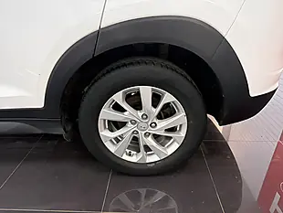 Used 2019 Hyundai Tucson Se Nav White - Interior and Exterior details 10
