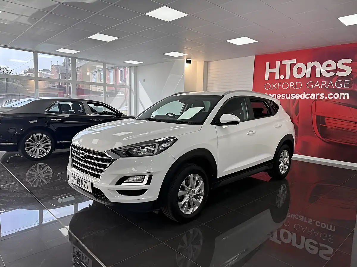 Used 2019 Hyundai Tucson Se Nav White - Interior and Exterior details 12