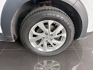 Used 2019 Hyundai Tucson Se Nav White - Interior and Exterior details 13