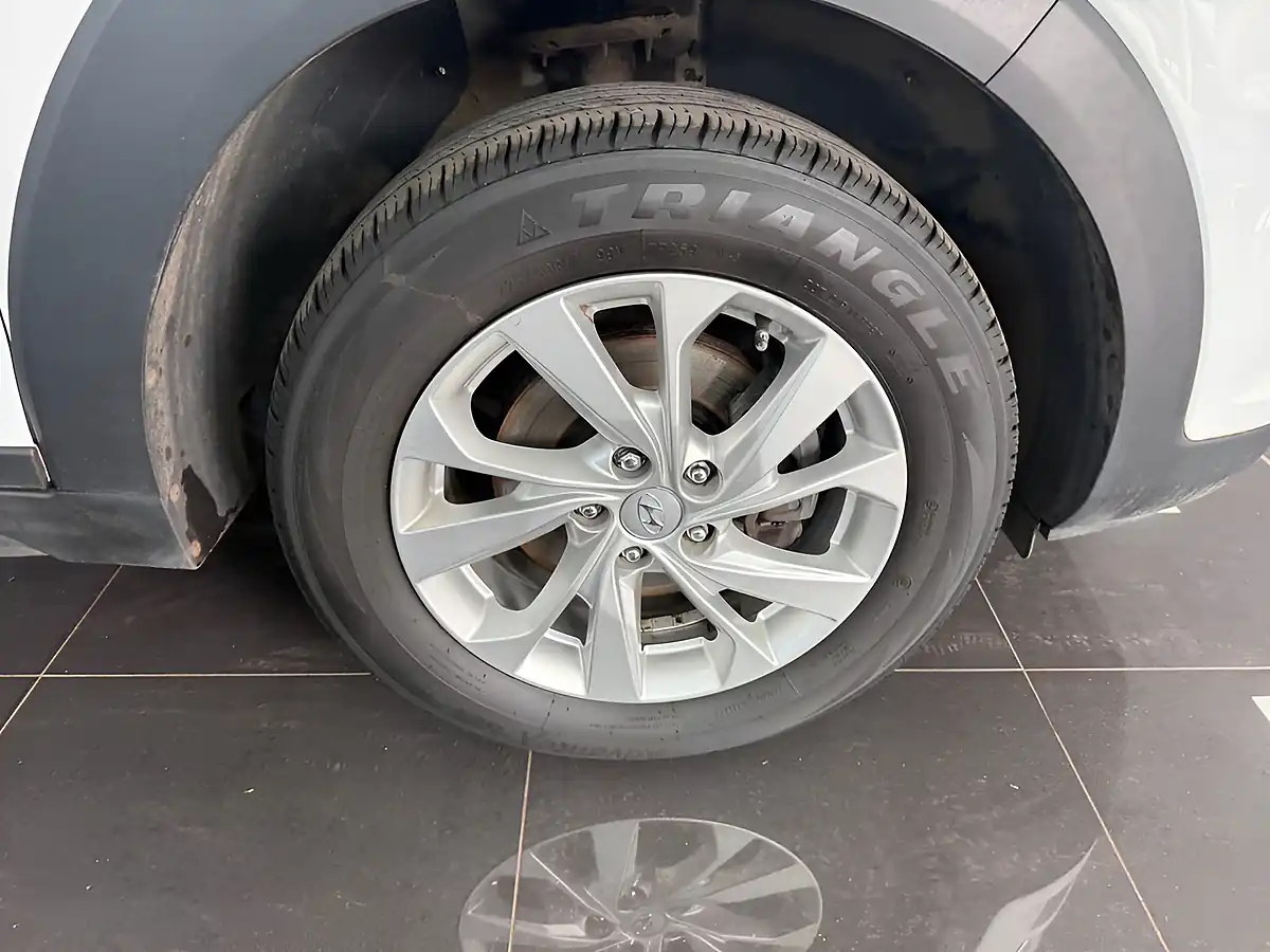 Used 2019 Hyundai Tucson Se Nav White - Interior and Exterior details 13