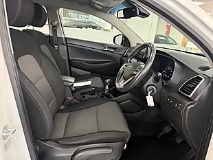 Used 2019 Hyundai Tucson Se Nav White - Interior and Exterior details 14