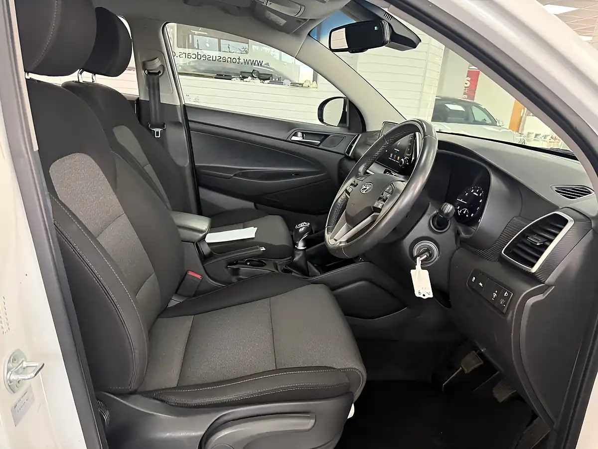 Used 2019 Hyundai Tucson Se Nav White - Interior and Exterior details 14