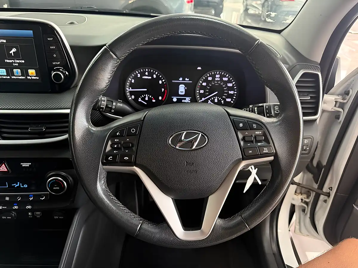 Used 2019 Hyundai Tucson Se Nav White - Interior and Exterior details 16