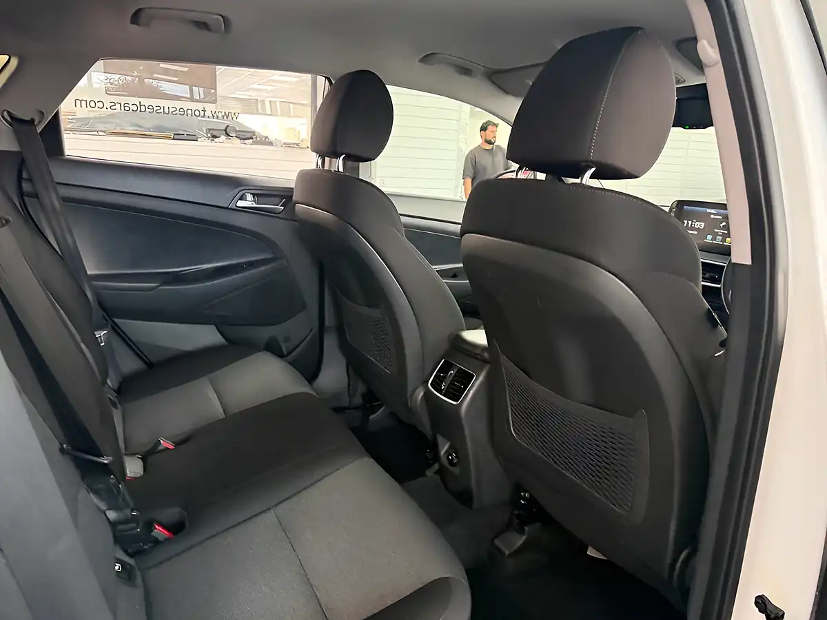 Used 2019 Hyundai Tucson Se Nav White - Interior and Exterior details 4