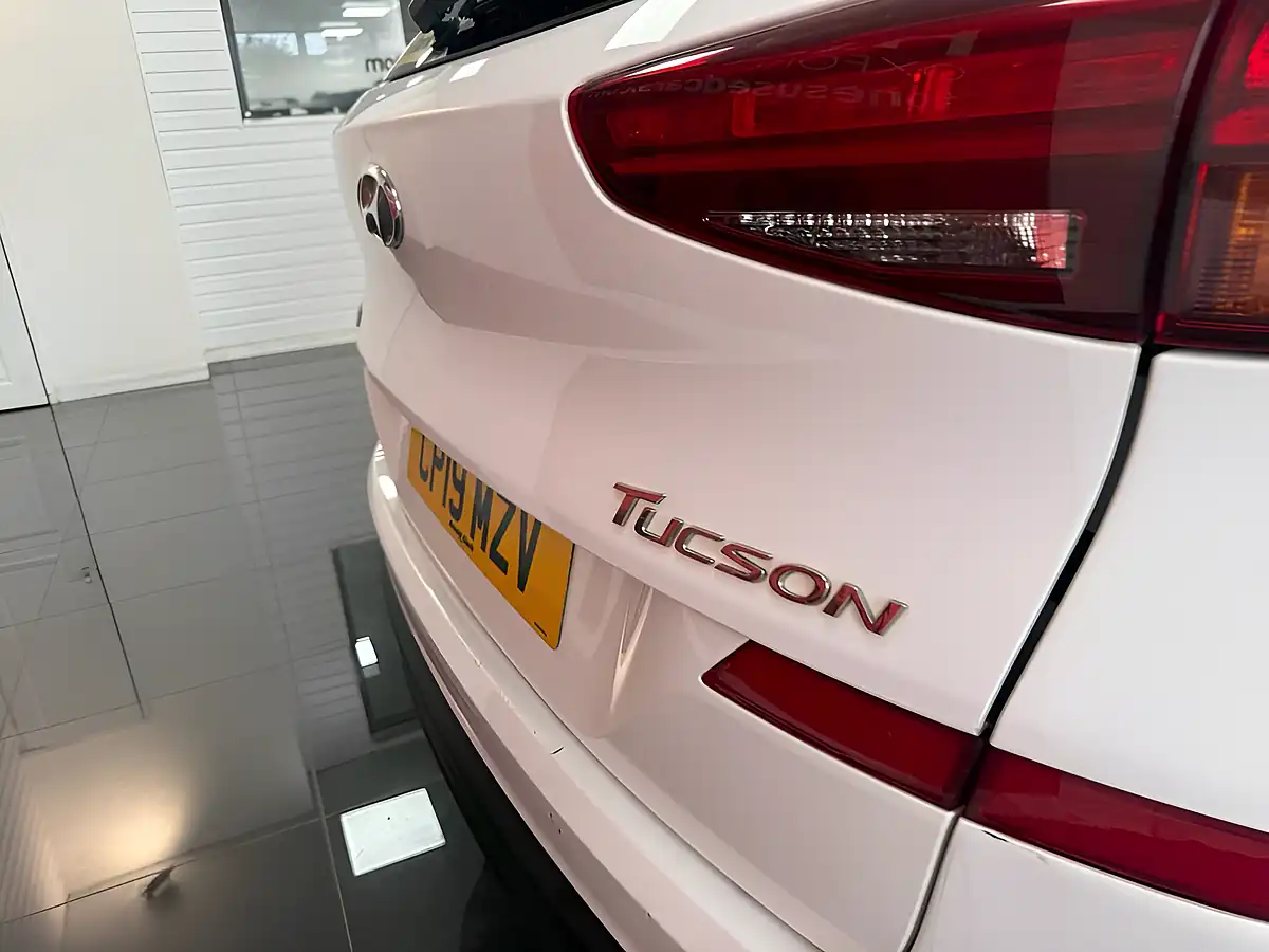 Used 2019 Hyundai Tucson Se Nav White - Interior and Exterior details 7