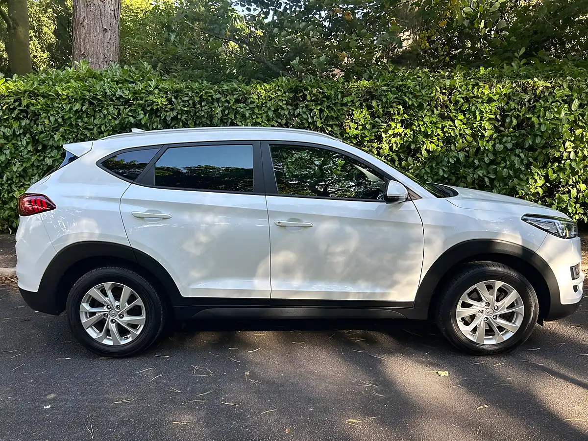 Used 2019 Hyundai Tucson Se Nav White - Interior and Exterior details 10