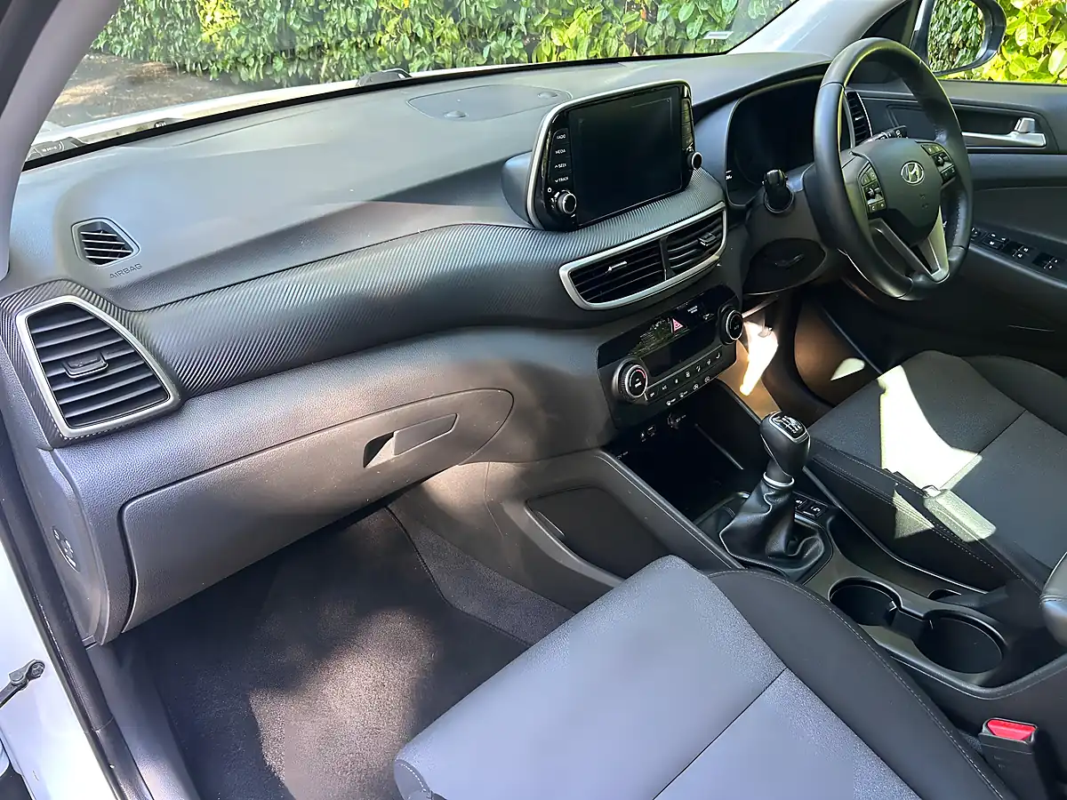 Used 2019 Hyundai Tucson Se Nav White - Interior and Exterior details 13