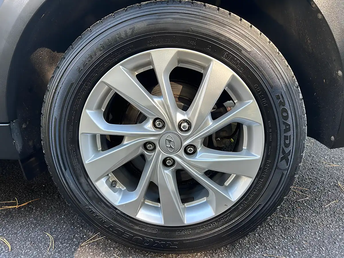 Used 2019 Hyundai Tucson Se Nav White - Interior and Exterior details 17