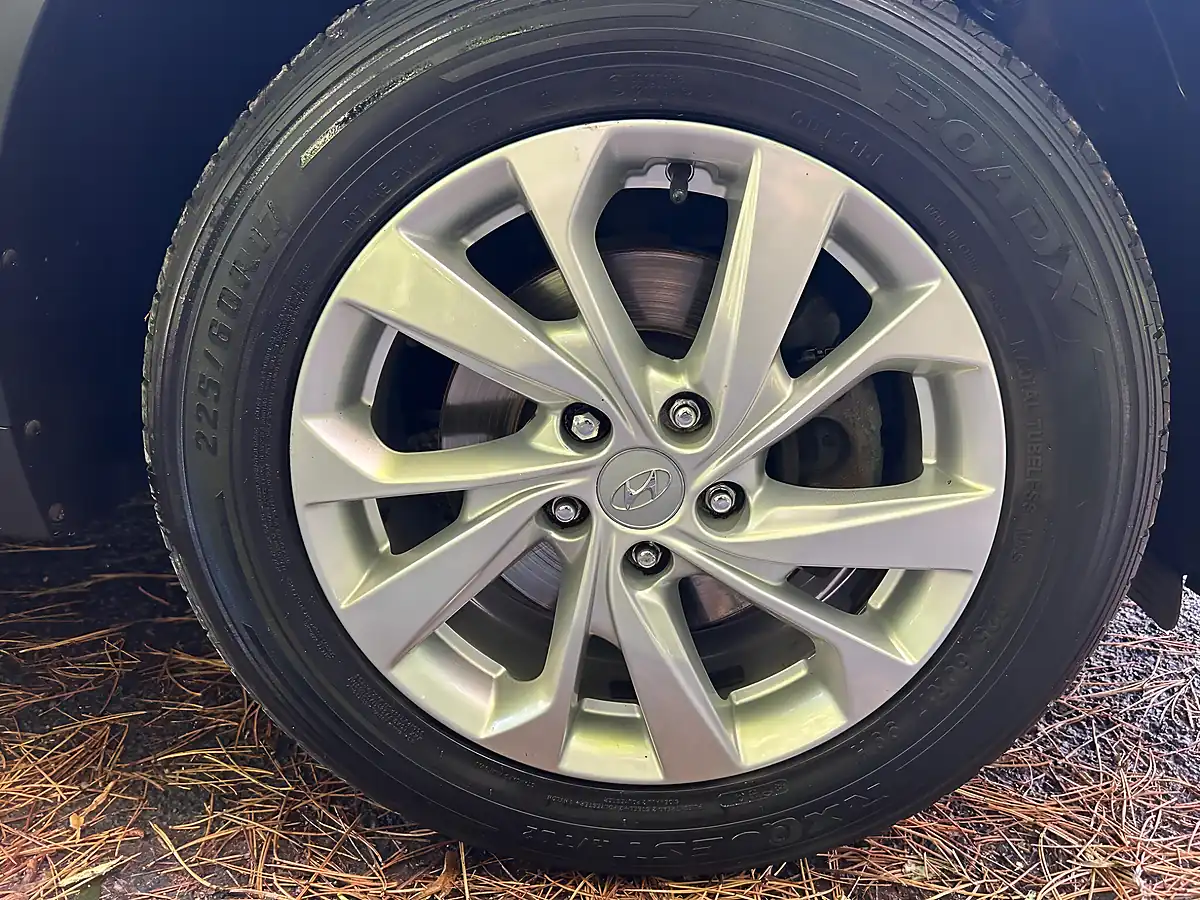 Used 2019 Hyundai Tucson Se Nav White - Interior and Exterior details 18