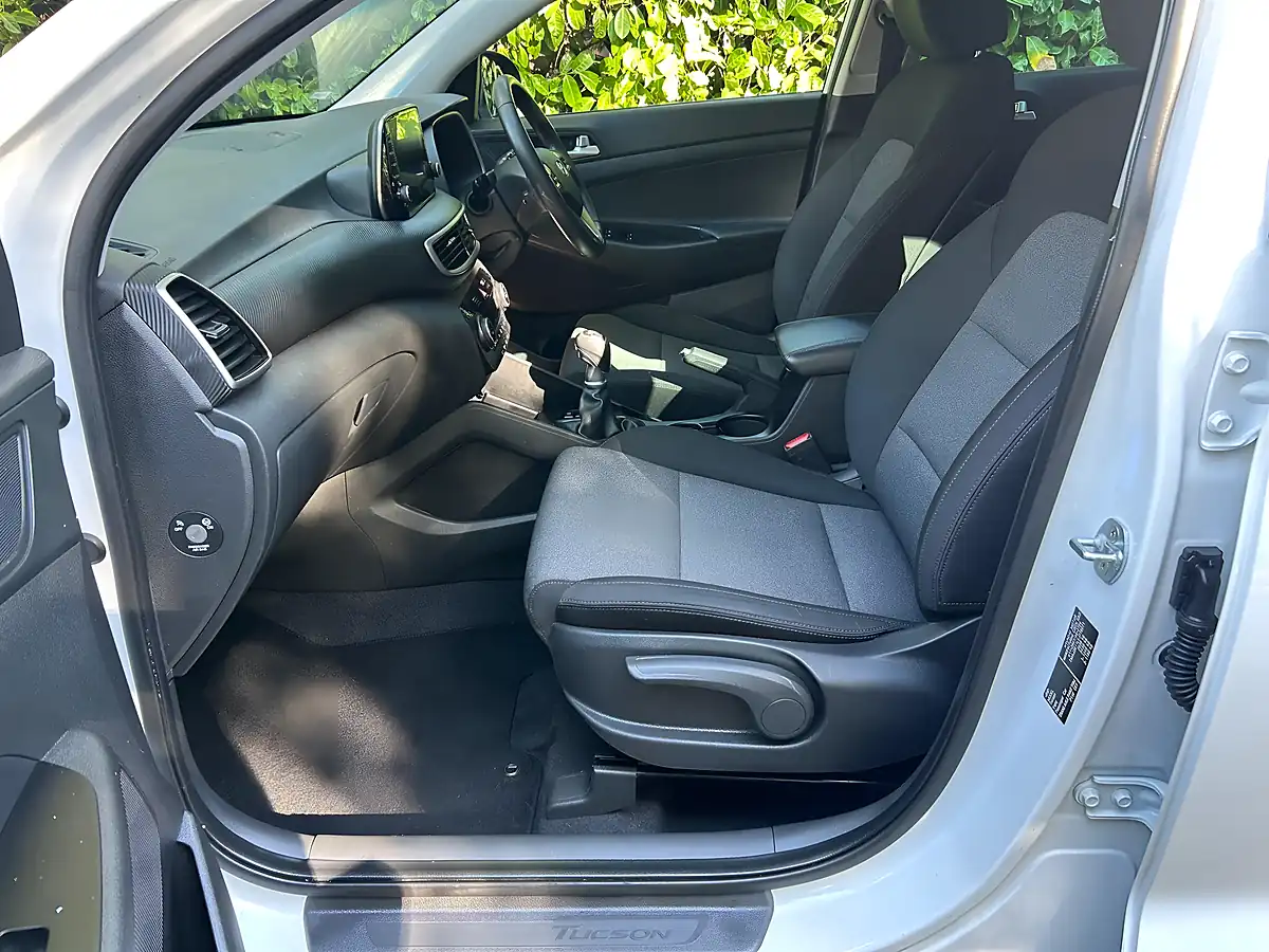 Used 2019 Hyundai Tucson Se Nav White - Interior and Exterior details 19
