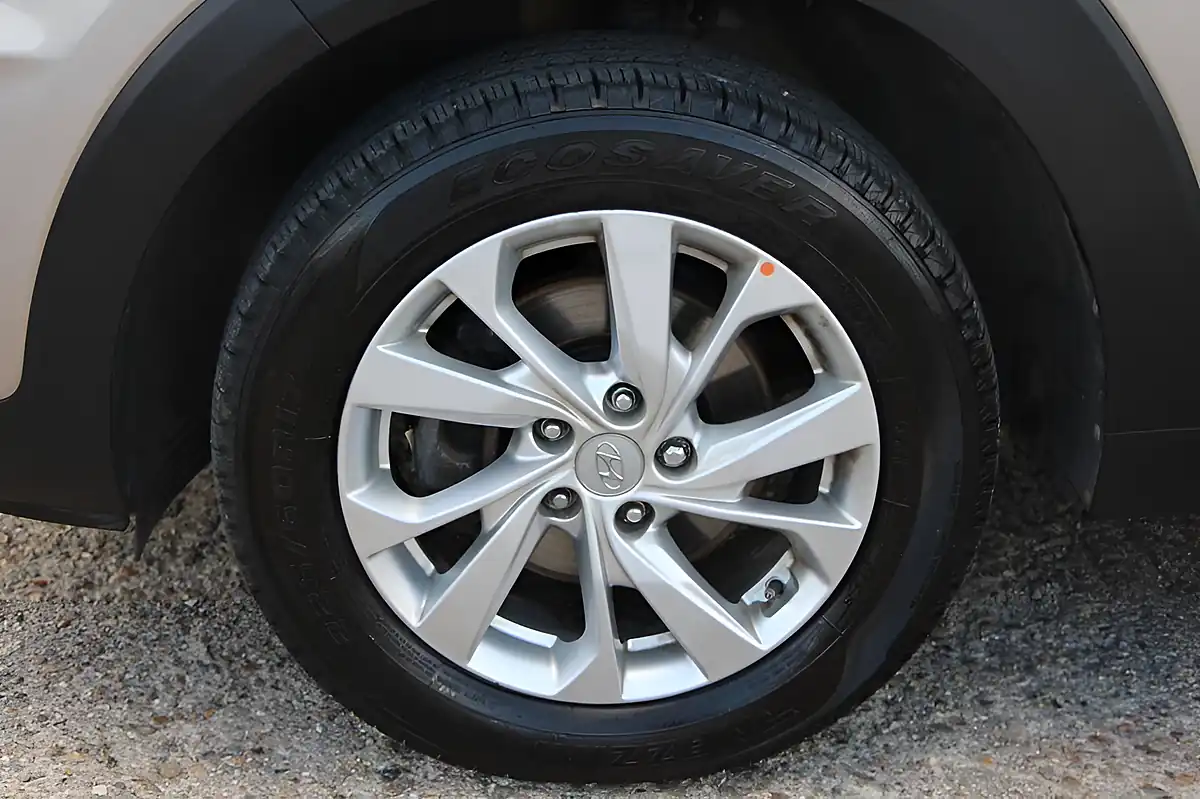 Used 2019 Hyundai Tucson Se Nav White - Interior and Exterior details 11