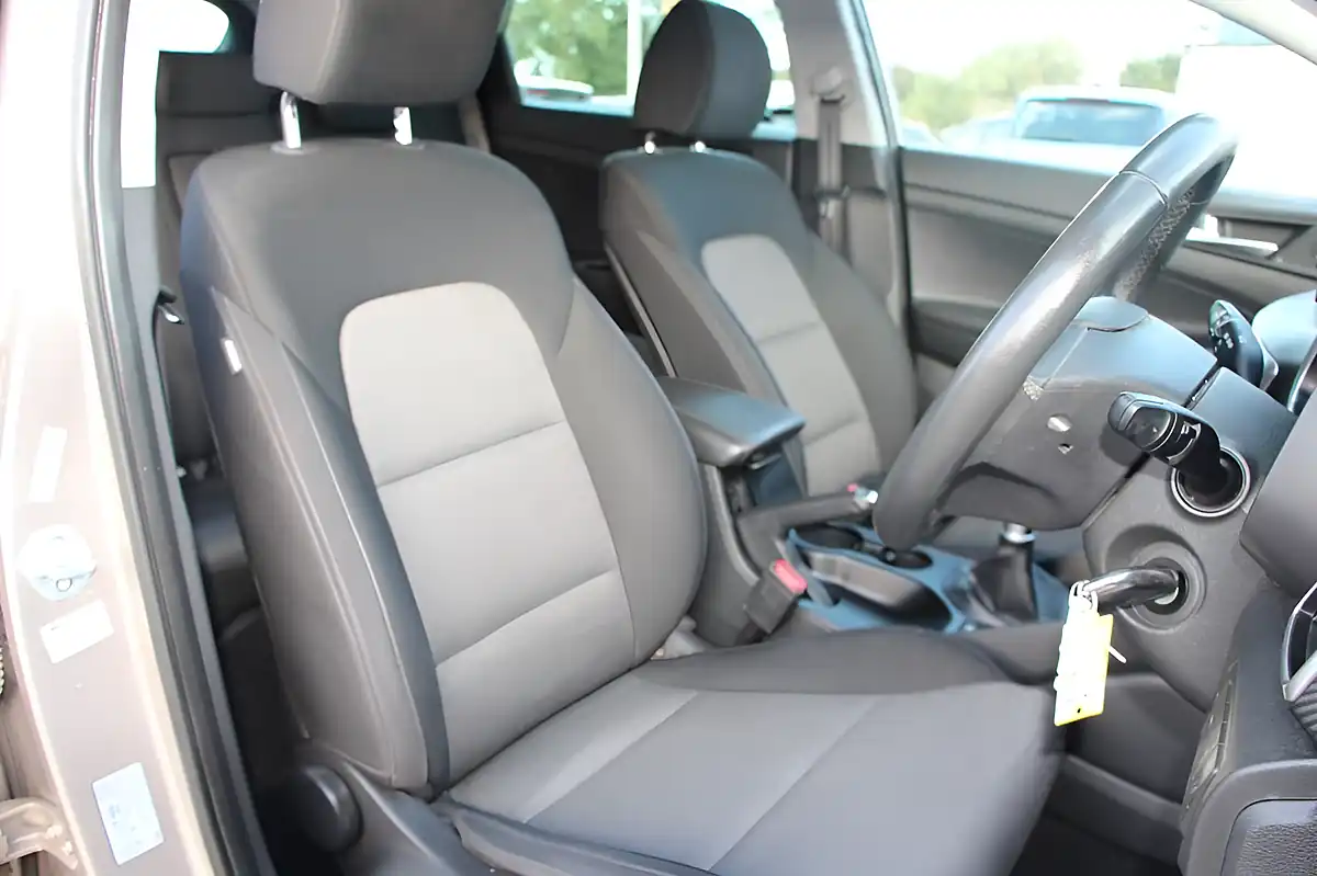 Used 2019 Hyundai Tucson Se Nav White - Interior and Exterior details 12