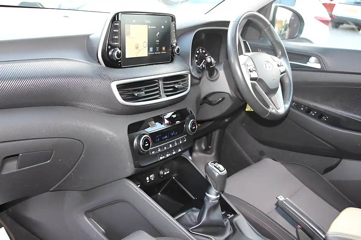 Used 2019 Hyundai Tucson Se Nav White - Interior and Exterior details 13