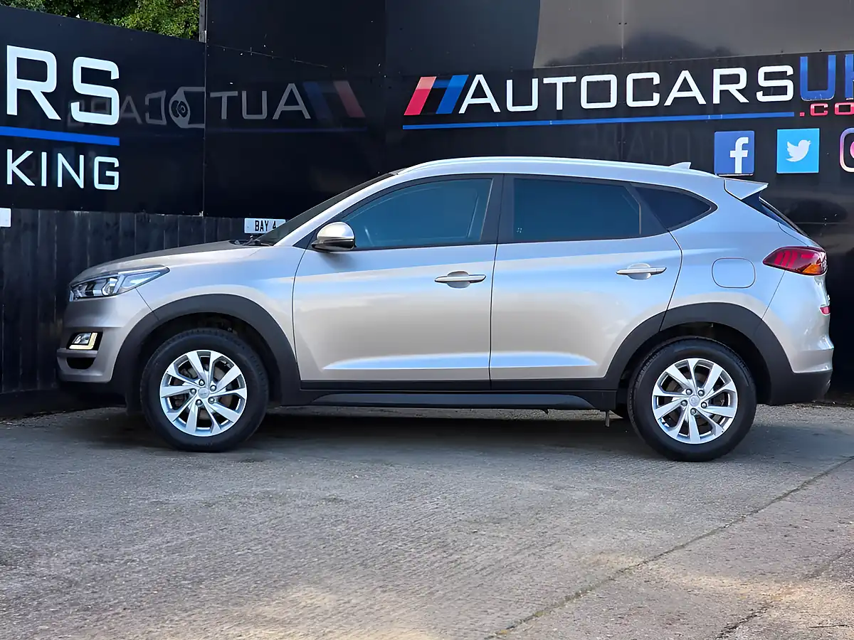 Used 2019 Hyundai Tucson Se Nav White - Interior and Exterior details 8