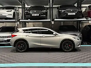 Used 2019 Infiniti Q30 Luxe Tech Silver - Interior and Exterior details 10