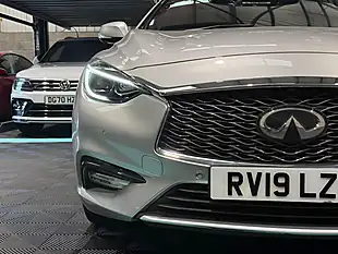 Used 2019 Infiniti Q30 Luxe Tech Silver - Interior and Exterior details 13