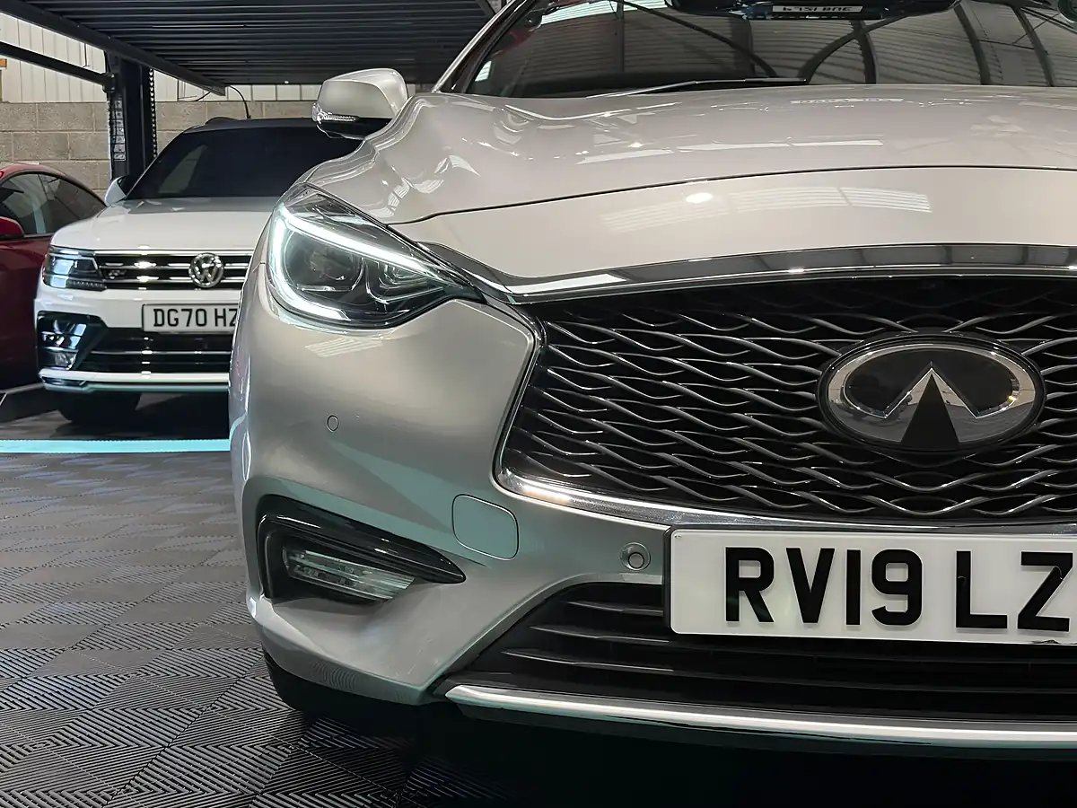 Used 2019 Infiniti Q30 Luxe Tech Silver - Interior and Exterior details 13