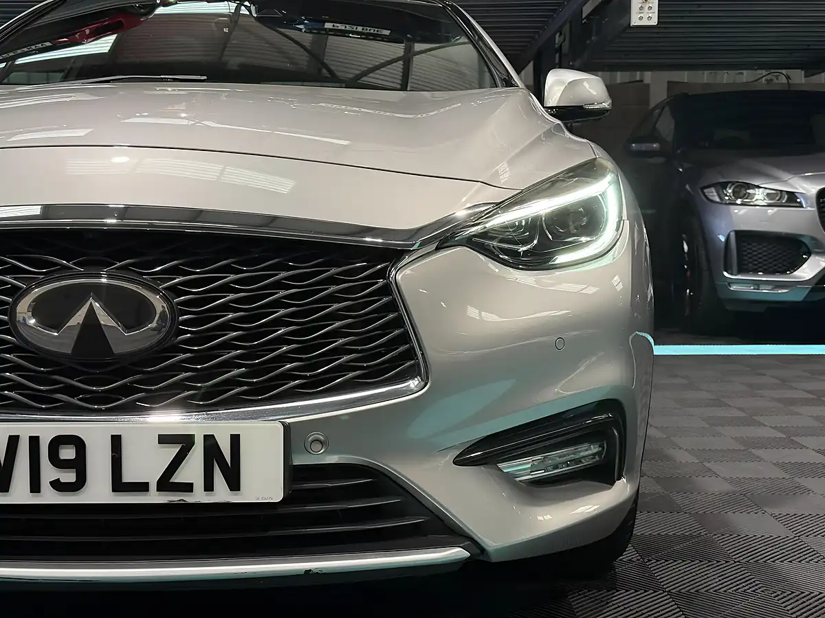 Used 2019 Infiniti Q30 Luxe Tech Silver - Interior and Exterior details 14