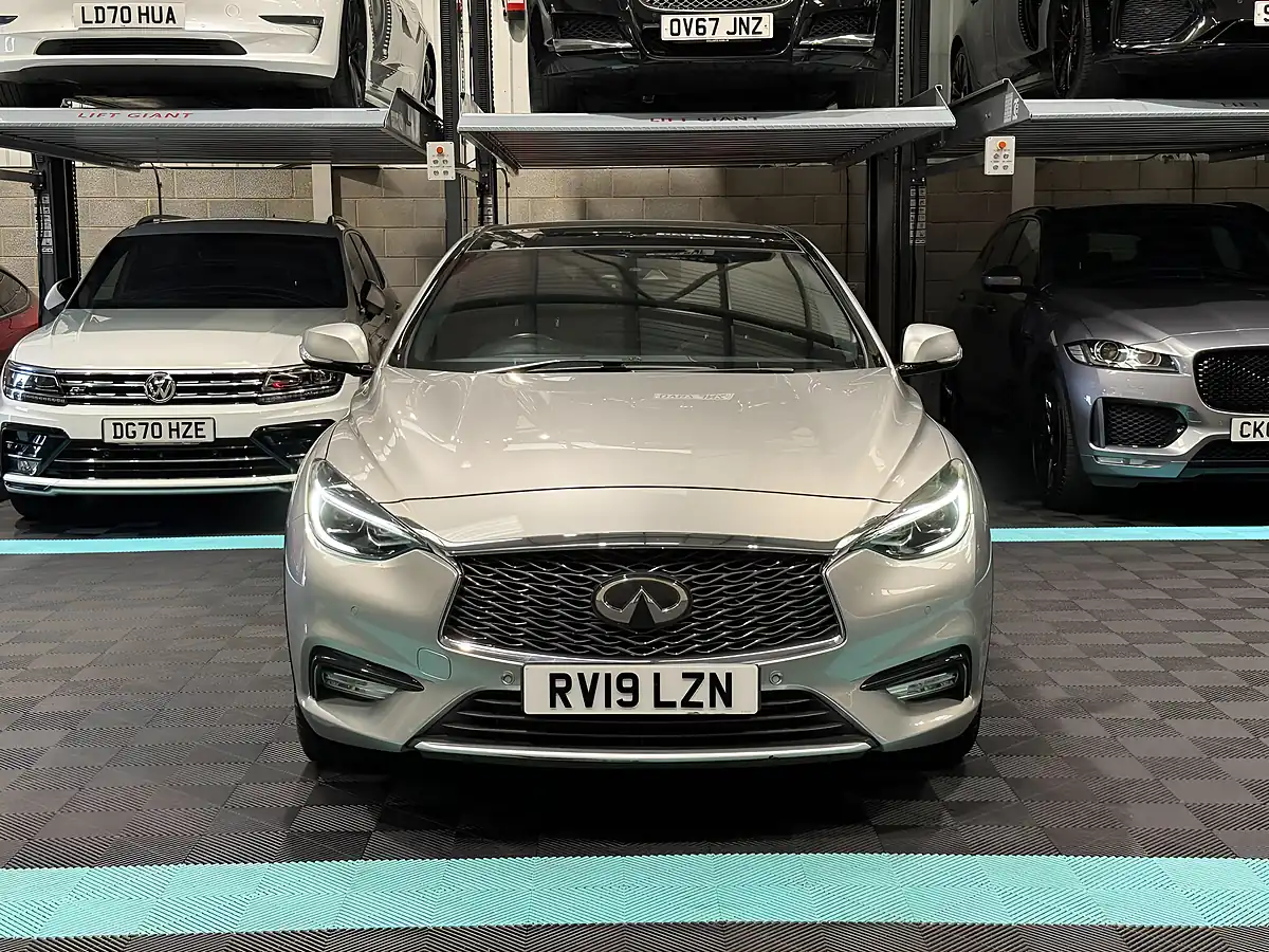 Used 2019 Infiniti Q30 Luxe Tech Silver - Interior and Exterior details 4