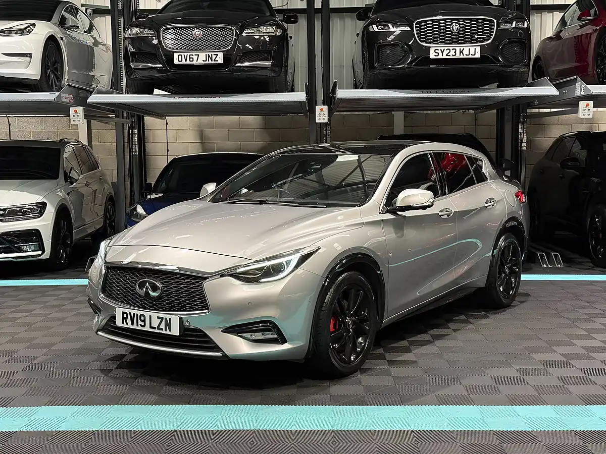 Used 2019 Infiniti Q30 Luxe Tech Silver - Interior and Exterior details 5