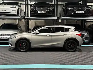 Used 2019 Infiniti Q30 Luxe Tech Silver - Interior and Exterior details 6