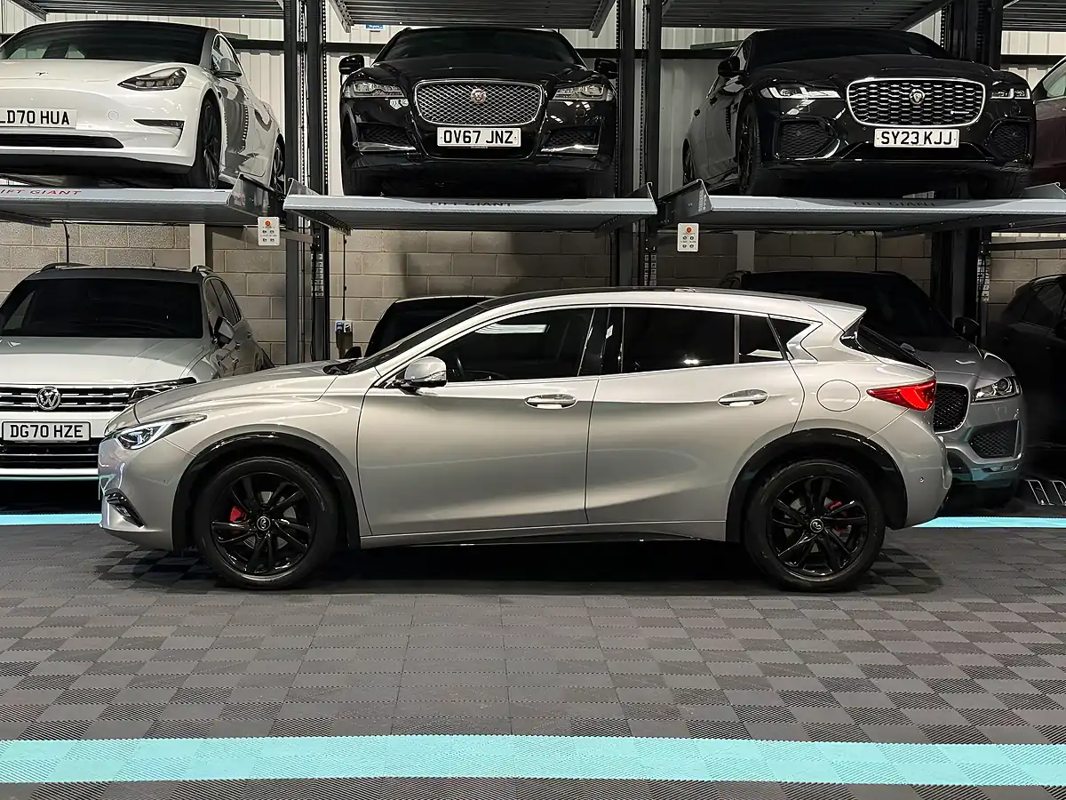 Used 2019 Infiniti Q30 Luxe Tech Silver - Interior and Exterior details 6