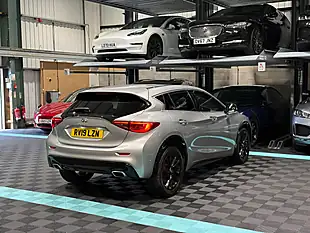 Used 2019 Infiniti Q30 Luxe Tech Silver - Interior and Exterior details 9