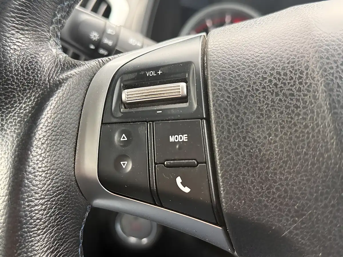 Used 2019 Isuzu D-Max AT35 Safir Sapphire Blue Mica - Interior and Exterior details 12