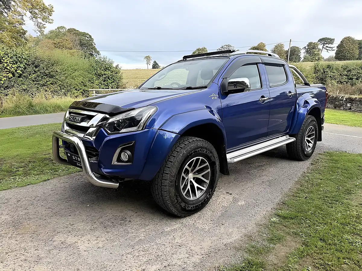 Used 2019 Isuzu D-Max AT35 Safir Sapphire Blue Mica - Interior and Exterior details 3