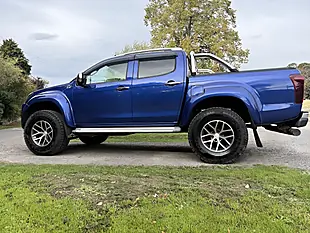 Used 2019 Isuzu D-Max AT35 Safir Sapphire Blue Mica - Interior and Exterior details 5