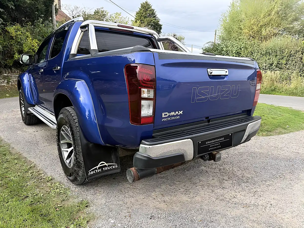 Used 2019 Isuzu D-Max AT35 Safir Sapphire Blue Mica - Interior and Exterior details 6