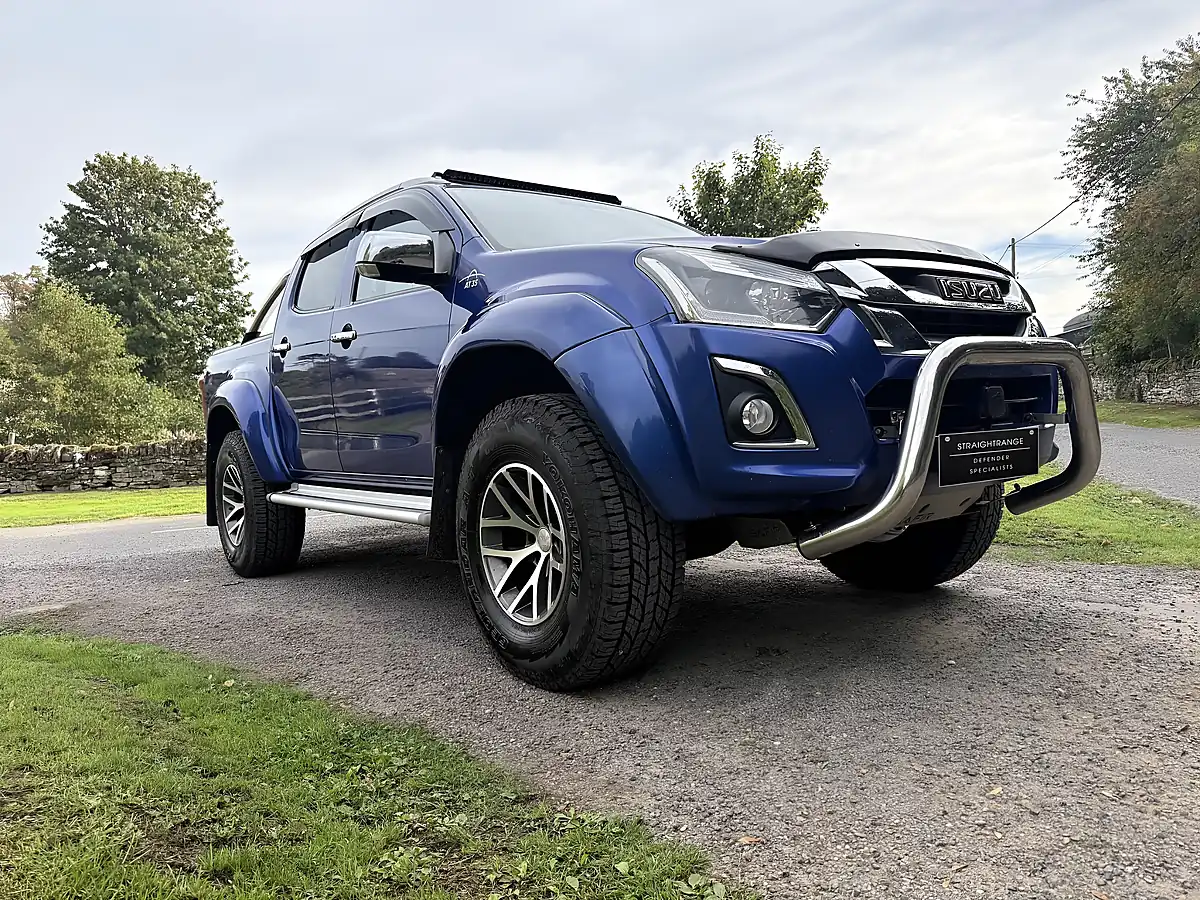 Used 2019 Isuzu D-Max AT35 Safir Sapphire Blue Mica - Interior and Exterior details 8