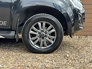 Used 2019 Isuzu D-Max Blade Black - Interior and Exterior details 10