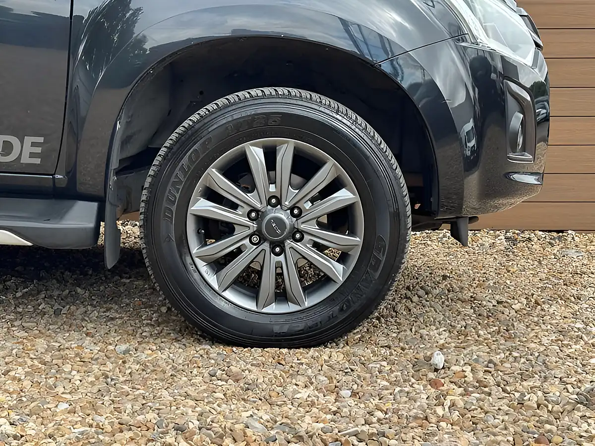 Used 2019 Isuzu D-Max Blade Black - Interior and Exterior details 10