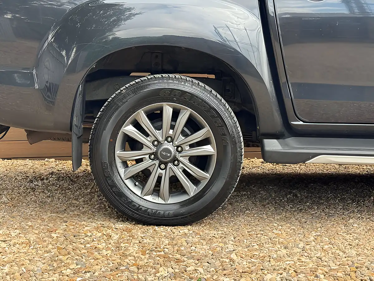 Used 2019 Isuzu D-Max Blade Black - Interior and Exterior details 11