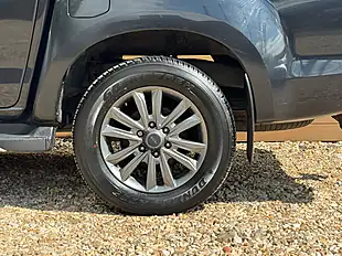 Used 2019 Isuzu D-Max Blade Black - Interior and Exterior details 12