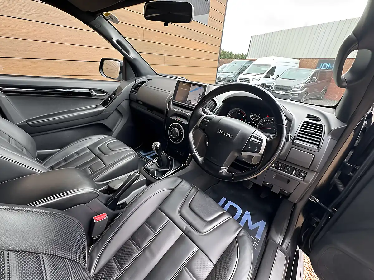 Used 2019 Isuzu D-Max Blade Black - Interior and Exterior details 13