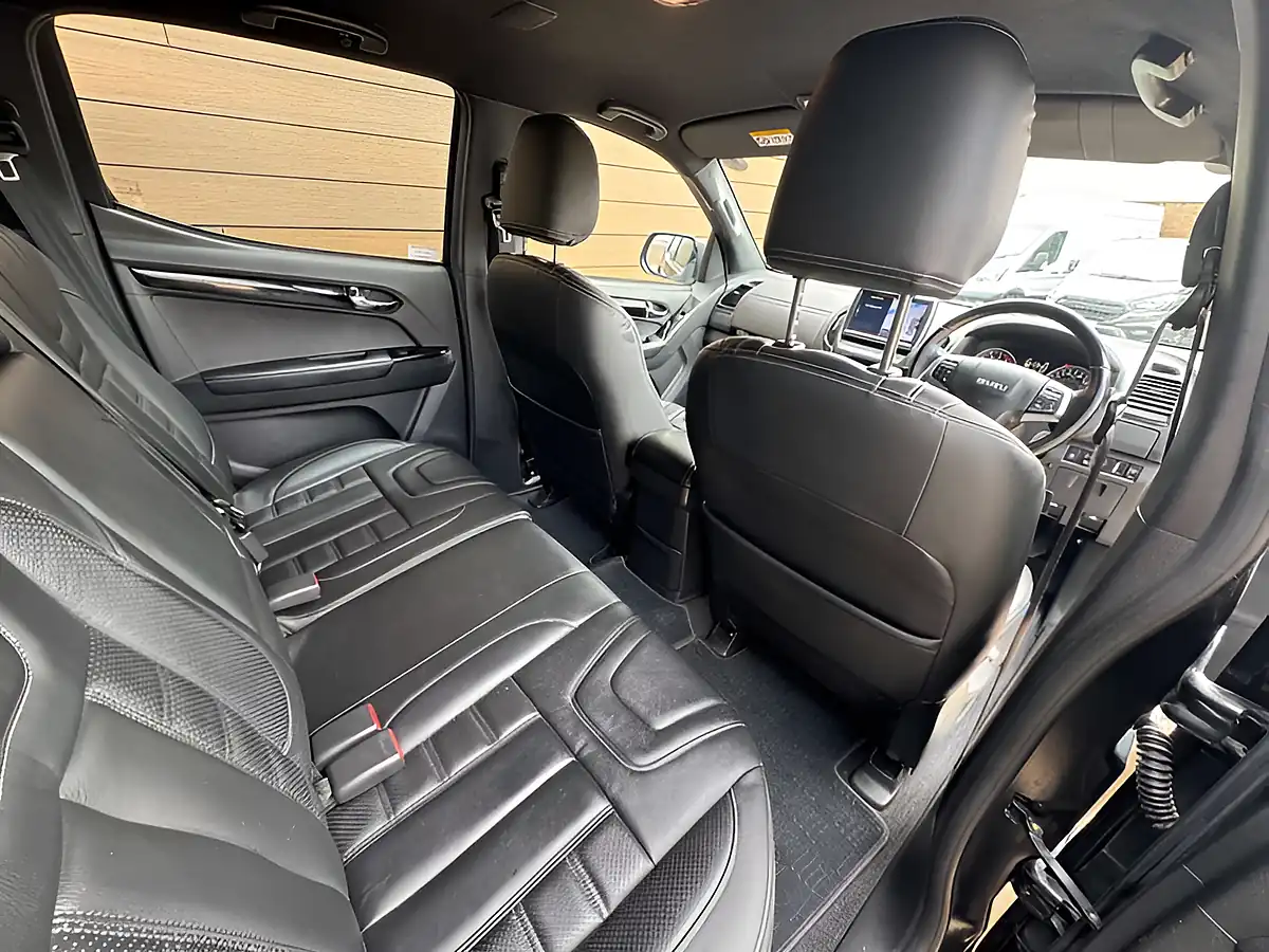 Used 2019 Isuzu D-Max Blade Black - Interior and Exterior details 16