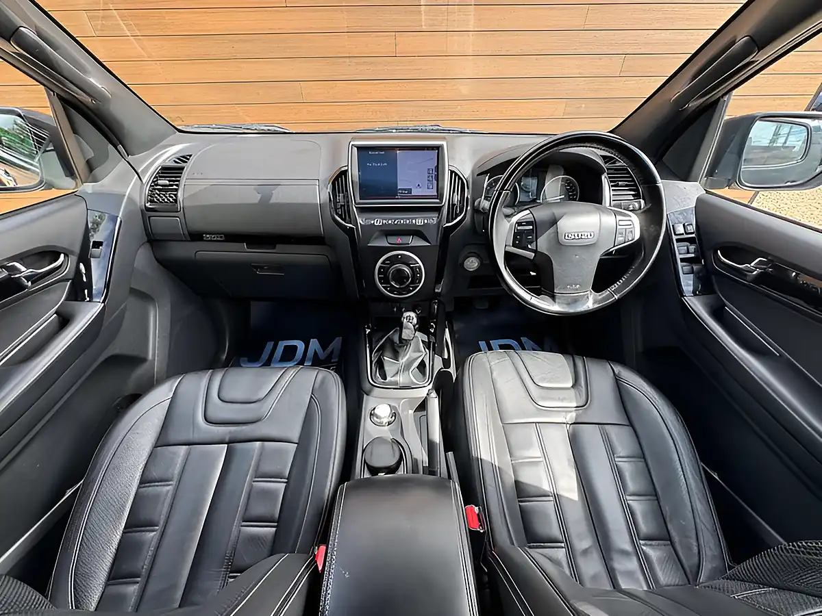 Used 2019 Isuzu D-Max Blade Black - Interior and Exterior details 17