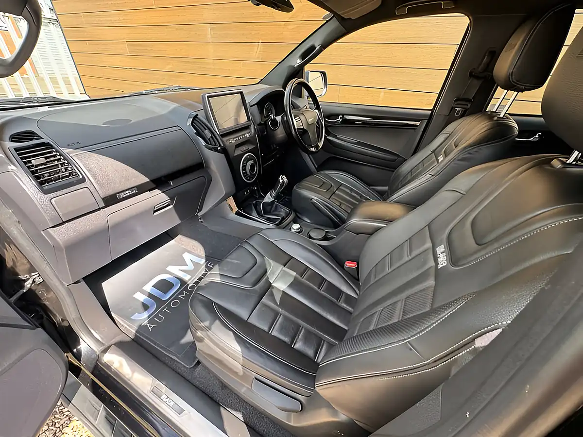Used 2019 Isuzu D-Max Blade Black - Interior and Exterior details 19